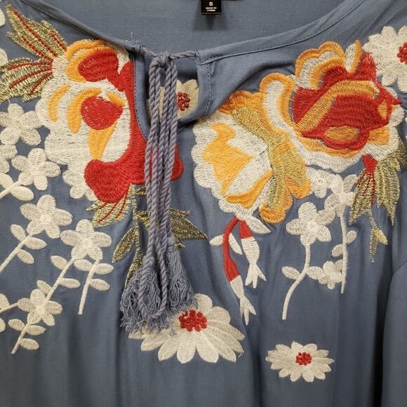 Hannah blue Multicolored embroidered floral top sm - Picture 6 of 9